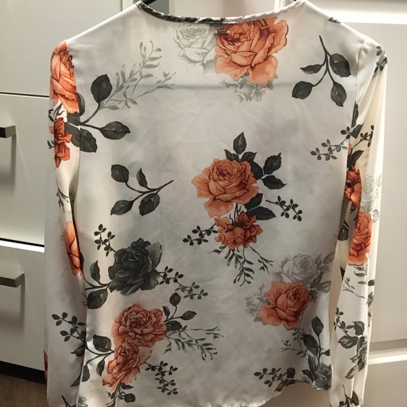 Ladies Blouse - Picture 2 of 3